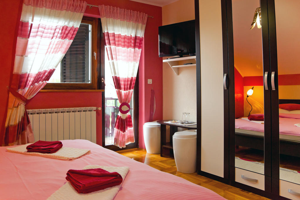 Apartments Tratincica Selište Drežničko Habitación foto